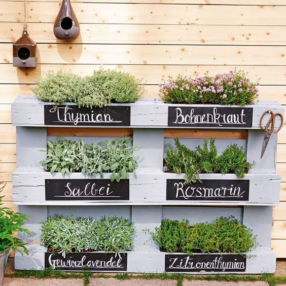 Porte plantes en palette