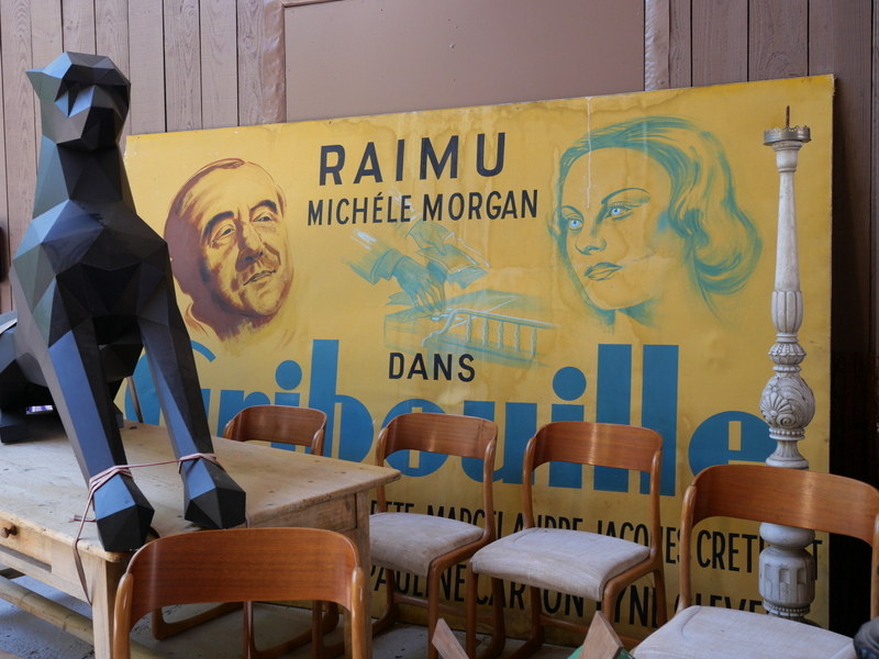 Chiner des meubles dans les boutiques solidaires
