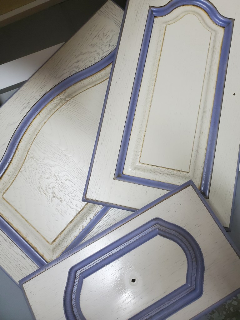 Nettoyage et ponçage des meubles de cuisine